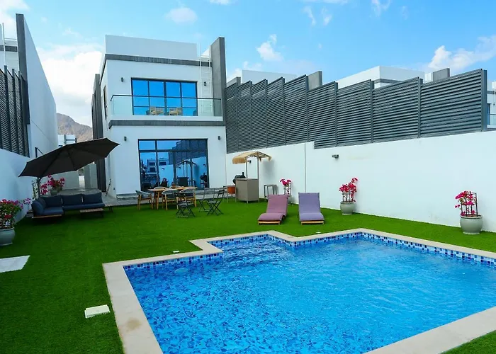 Al Bandar Luxury Villa With Private Pool - Al Dana Island Fujairah