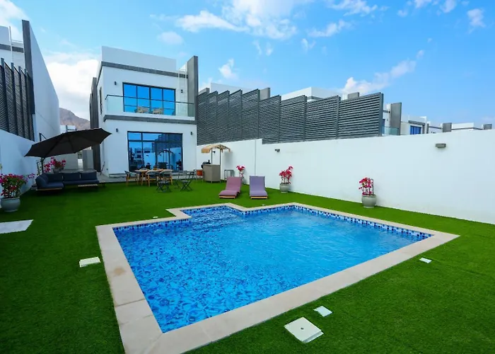 Al Bandar Luxury Villa With Private Pool - Al Dana Island Fujairah
